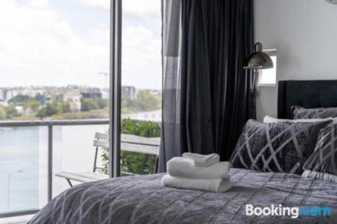 3br Stylish Apt CBD River & City Views SpaSaunaPoolWIFINetflix - Nambucca Heads Accommodation 6