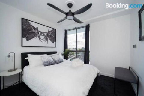3br Stylish Apt CBD River & City Views SpaSaunaPoolWIFINetflix - Nambucca Heads Accommodation 5
