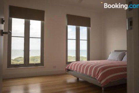 DEstrees Bay Beach House - Nambucca Heads Accommodation 6