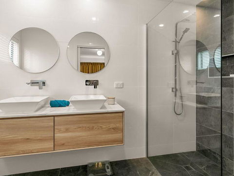 Waikiki Views - Nambucca Heads Accommodation 2