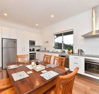 Kinloch Cottage renovated to new on Daisy Hill Vineyard - Nambucca Heads Accommodation