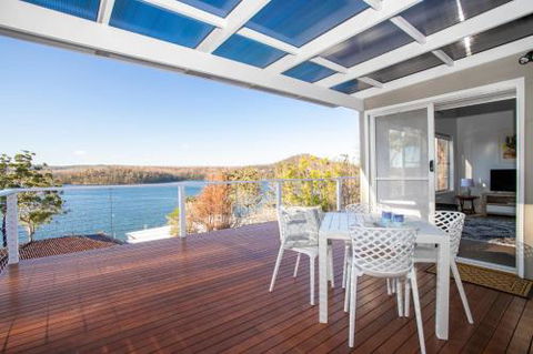 Home On The Water 21 Evans St. Lake Conjola - Nambucca Heads Accommodation 0