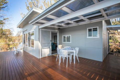 Home On The Water 21 Evans St. Lake Conjola - Nambucca Heads Accommodation 6