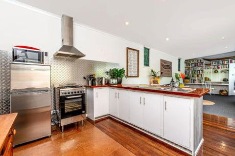 SUNSET BEACH SHACK On SURF - Nambucca Heads Accommodation 6