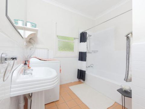 Redwood Cottage Burradoo Getaway Southern Highlands 4pm Check Out Sunday - Nambucca Heads Accommodation 3