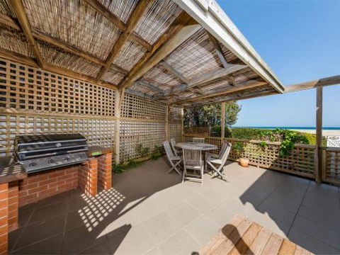 THE BEACH HOUSE Gerroa 4pm Check Out Sundays - Nambucca Heads Accommodation 1