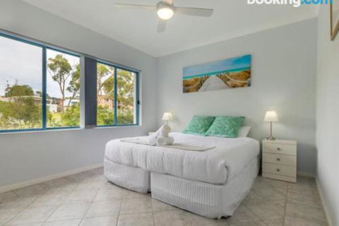 Villa San Gabriel Vincentia Sleeps 14 4pm Check Out Sundays - Nambucca Heads Accommodation 5