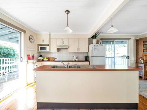 Mermaid Cottage At Hyams Beach 4pm Check Out Sundays - Nambucca Heads Accommodation 4