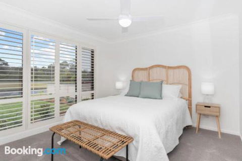Lake Dreaming 4 Lulworth - Nambucca Heads Accommodation 2