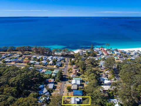 Elaine At Hyams 4pm Check Out Sundays - Nambucca Heads Accommodation 0