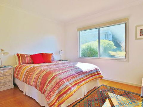 Elaine At Hyams 4pm Check Out Sundays - Nambucca Heads Accommodation 5