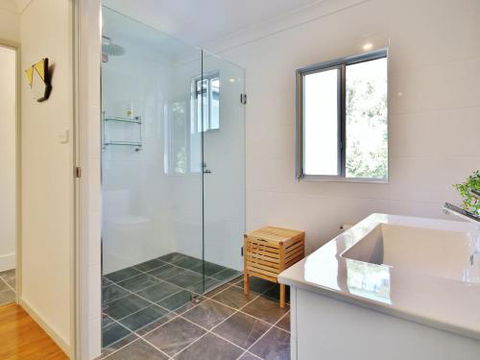 Elaine At Hyams 4pm Check Out Sundays - Nambucca Heads Accommodation 1