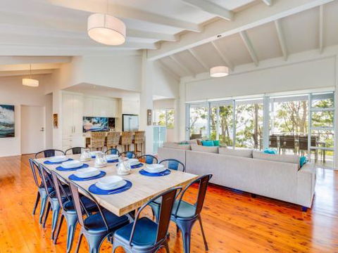 Harlequin Beach House 4pm Check Out Sundays - Nambucca Heads Accommodation 0