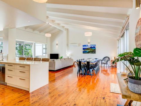 Harlequin Beach House 4pm Check Out Sundays - Nambucca Heads Accommodation 5