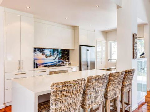 Harlequin Beach House 4pm Check Out Sundays - Nambucca Heads Accommodation 2