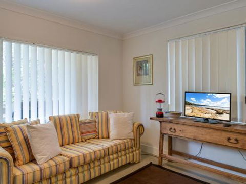 Kookaburra House At Vincentia 4pm Check Out Sundays - Nambucca Heads Accommodation 2