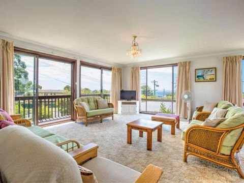 Fishermans Rest 4pm Check Out Sundays - Nambucca Heads Accommodation 0