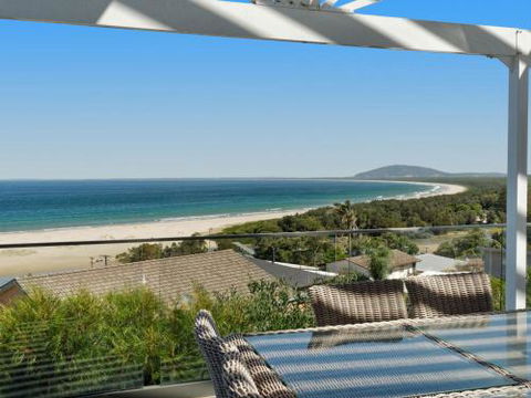 NANNY & POPPYS BEACH HOUSE Gerroa 4pm Check Out Sundays - Nambucca Heads Accommodation 3