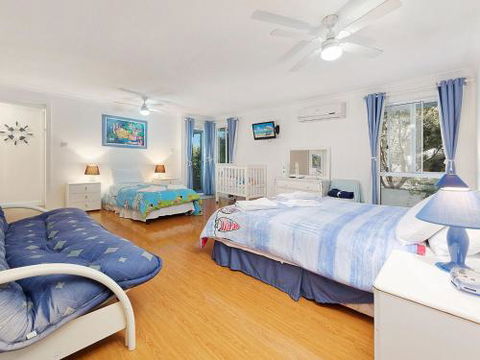 NANNY & POPPYS BEACH HOUSE Gerroa 4pm Check Out Sundays - Nambucca Heads Accommodation 6