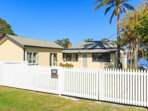 On Golden Ponds At Erowal Bay 4pm Check Out Sundays - Nambucca Heads Accommodation 3