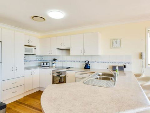 Pollys Escape Main House Cottage Vincentia 4pm Check Out Sundays - Nambucca Heads Accommodation 1