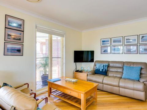Pollys Escape Main House Cottage Vincentia 4pm Check Out Sundays - Nambucca Heads Accommodation 2