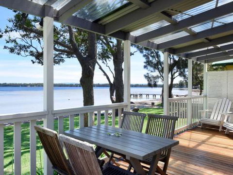 The Waterfront House 4pm Check Out Sundays - Nambucca Heads Accommodation 1