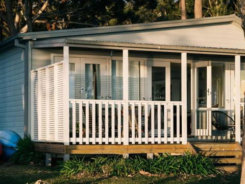 The Waterfront House 4pm Check Out Sundays - Nambucca Heads Accommodation 5