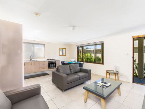 Sandals At The Bay Downstairs 4pm Check Out Sundays - Nambucca Heads Accommodation 1