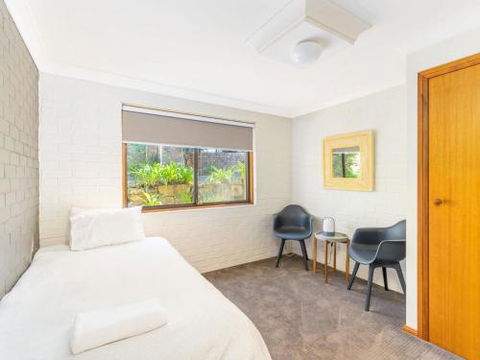 Sandals At The Bay Downstairs 4pm Check Out Sundays - Nambucca Heads Accommodation 3