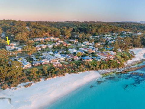 Sandals At The Bay Downstairs 4pm Check Out Sundays - Nambucca Heads Accommodation 5