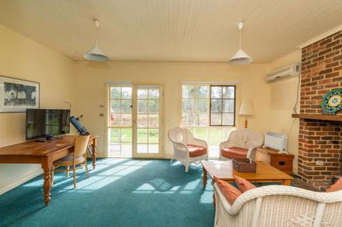 Acheron Valley Lakefront Cottages - Nambucca Heads Accommodation 6