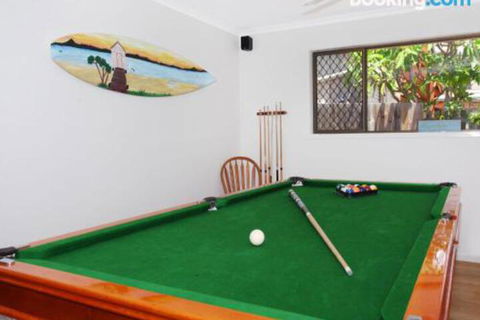 Schirrmann 56 Four Bedroom Home On Canal With Pool Pontoon Aircon & WiFi! - Nambucca Heads Accommodation 6