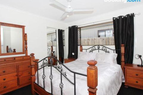 Schirrmann 56 Four Bedroom Home On Canal With Pool Pontoon Aircon & WiFi! - Nambucca Heads Accommodation 2