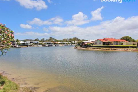 Schirrmann 56 Four Bedroom Home On Canal With Pool Pontoon Aircon & WiFi! - Nambucca Heads Accommodation 3