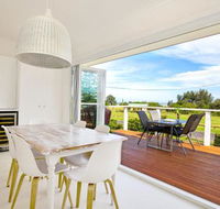 Arklow I Pet Friendly with Ocean Views - Nambucca Heads Accommodation