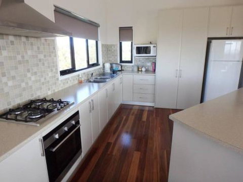 37 Oceanview Parade Sandy Point - Nambucca Heads Accommodation 3