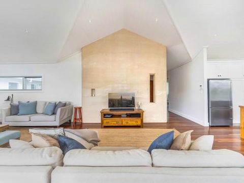 Coast At Hyams 4pm Check Out Sundays - Nambucca Heads Accommodation 5