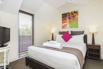 Sydney Harbor Town Houses Longs Ln - Nambucca Heads Accommodation 0