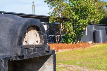 4 Bedroom Entertainer With Bungalow Next To Beach - Nambucca Heads Accommodation 1