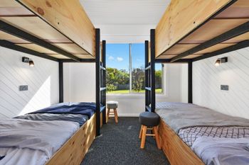 4 Bedroom Entertainer With Bungalow Next To Beach - Nambucca Heads Accommodation 4
