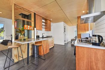 4 Bedroom Entertainer With Bungalow Next To Beach - Nambucca Heads Accommodation 3