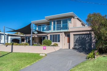 DOLPHIN VIEWS - Nambucca Heads Accommodation 3