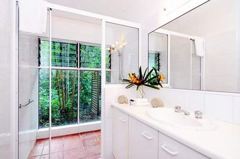 The Oak Beach Beachhouse - Nambucca Heads Accommodation 1
