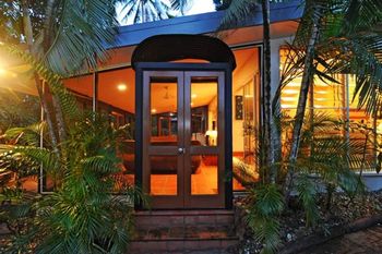 The Oak Beach Beachhouse - Nambucca Heads Accommodation 3