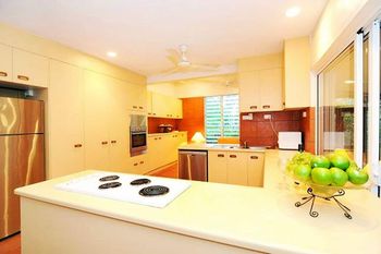 The Oak Beach Beachhouse - Nambucca Heads Accommodation 2