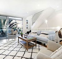 Broabdeach Sleek  Stylish Living - Nambucca Heads Accommodation