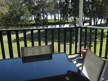 Lakeside Getaway - Nambucca Heads Accommodation 4