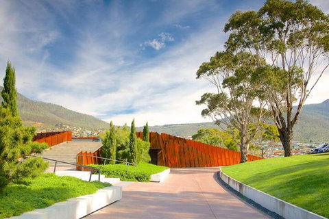 Essentially Hobart - Nambucca Heads Accommodation 2
