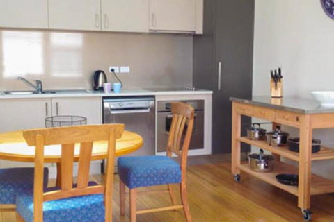 Essentially Hobart - Nambucca Heads Accommodation 4